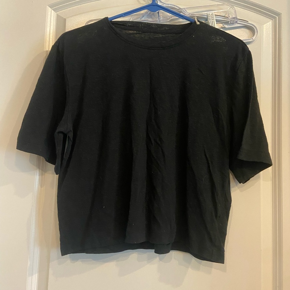 Universal thread cropped shirt
